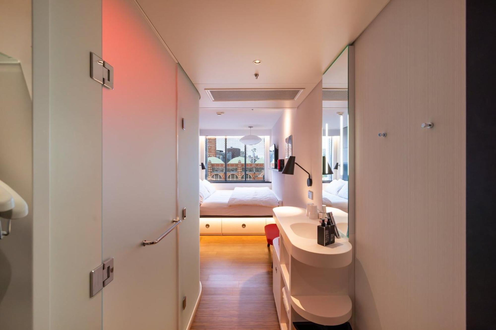 Citizenm London Victoria Station Hotel Exterior photo